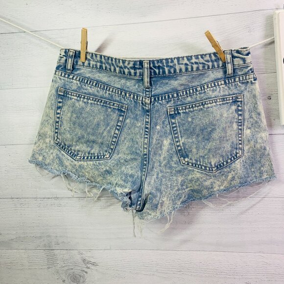 Forever 21 Womens High Rise Acid Wash Denim Shortie Shorts Cut Off Size 30 - Picture 6 of 8